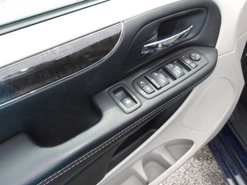 Used 2016 Chrysler Town & Country LX image 11
