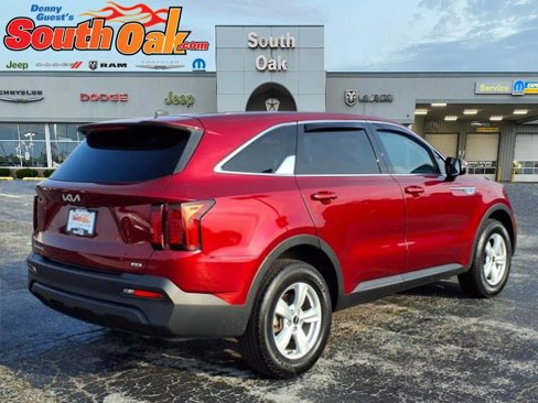 Used 2023 Kia Sorento LX image 3