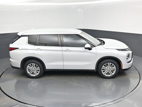 Used 2022 Mitsubishi Outlander ES image 30