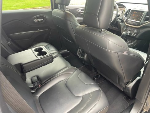 Used 2017 Jeep Cherokee Limited image 13