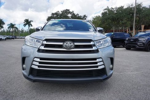 Used 2017 Toyota Highlander FWD V6 image 9