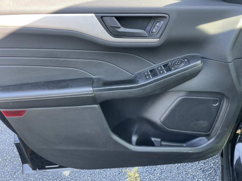 Used 2022 Ford Escape SE w/ SE Sport Appearance Package image 10