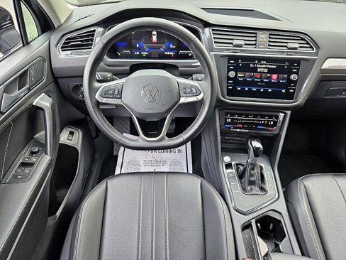Used 2024 Volkswagen Tiguan SE image 9