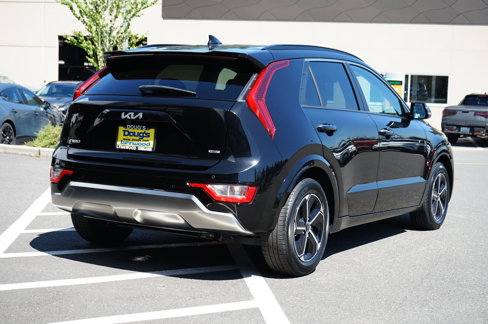 Used 2023 Kia Niro SX image 3
