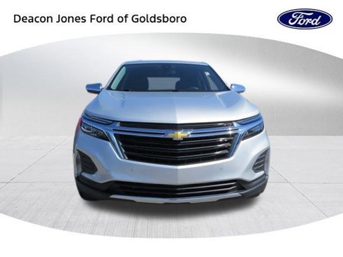 Used 2022 Chevrolet Equinox LT w/ Driver Convenience Package image 3