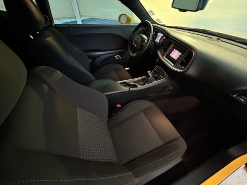 Used 2017 Dodge Challenger SXT w/ Blacktop Package image 10