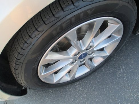Used 2017 Ford Fusion SE image 10