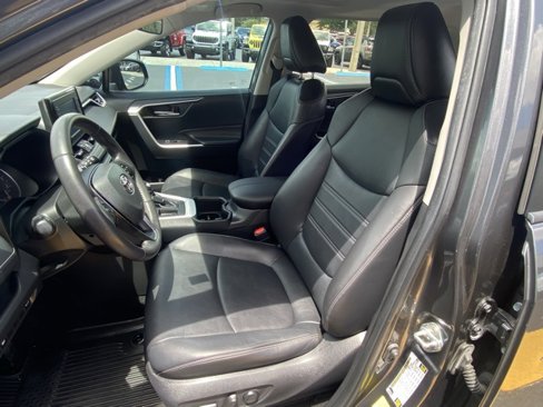 Used 2022 Toyota RAV4 XLE Premium image 13