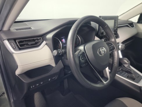 Used 2021 Toyota RAV4 XLE image 17