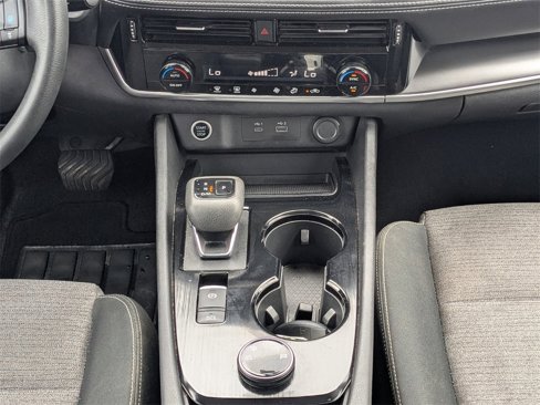 Used 2022 Nissan Rogue SV image 19