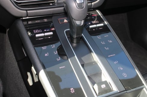 Certified 2024 Porsche Macan image 16
