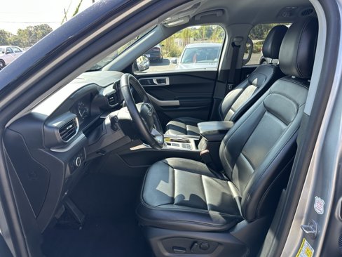 Used 2023 Ford Explorer XLT w/ Equipment Group 202A image 11