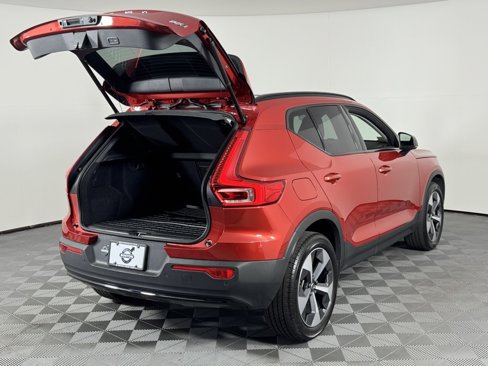 Certified 2023 Volvo XC40 B5 Plus w/ Climate Package image 8