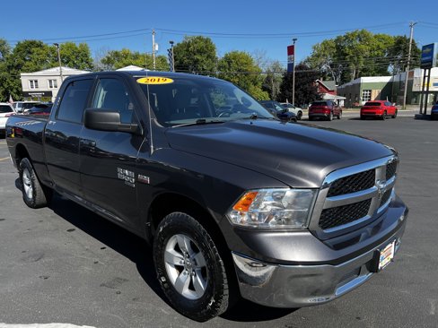 Used 2019 RAM 1500 Classic SLT image 3