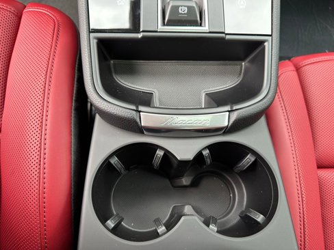 Used 2025 Porsche Macan image 20