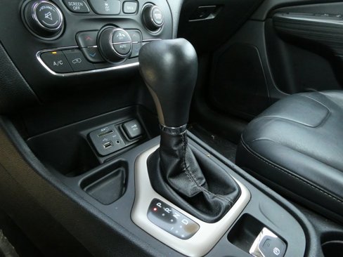 Used 2016 Jeep Cherokee Limited image 18