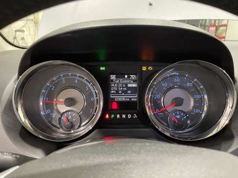 Used 2013 Chrysler Town & Country Touring-L w/ Driver Convenience Group image 31