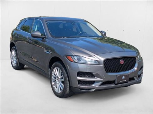 Used 2017 Jaguar F-PACE Prestige image 3