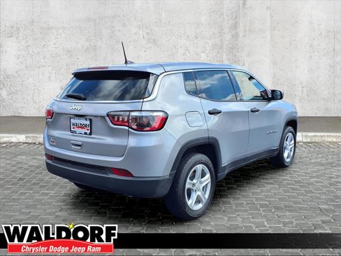 Used 2023 Jeep Compass Sport image 2