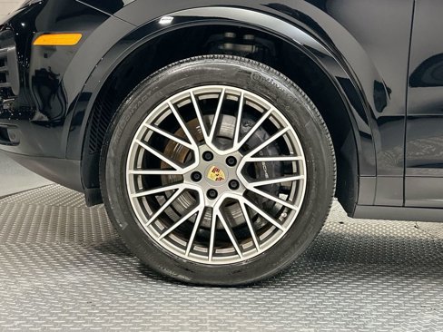 Used 2022 Porsche Cayenne image 5