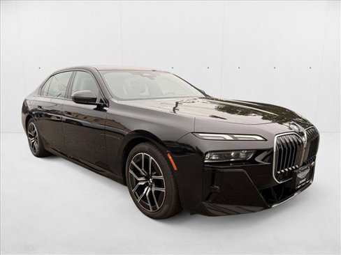 Used 2024 BMW 740i image 9