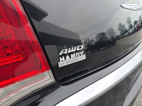 Used 2015 Chrysler 300 Limited image 11