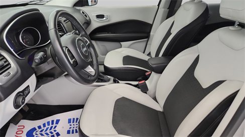 Used 2018 Jeep Compass Latitude image 10