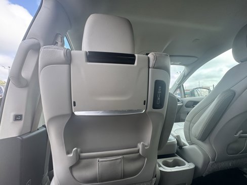 Used 2017 Chrysler Pacifica Touring-L Plus image 14