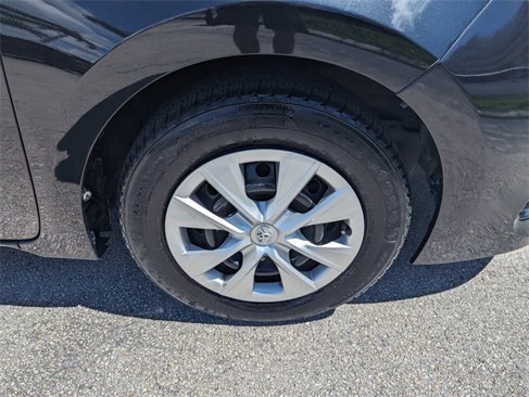 Used 2017 Toyota Corolla L image 19
