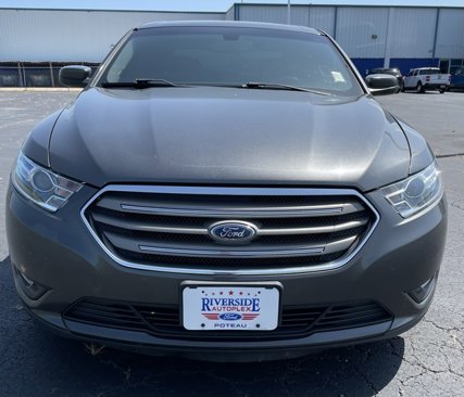 Used 2018 Ford Taurus SEL image 2