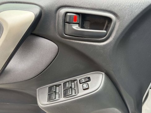 Used 2005 Toyota RAV4 4WD image 21