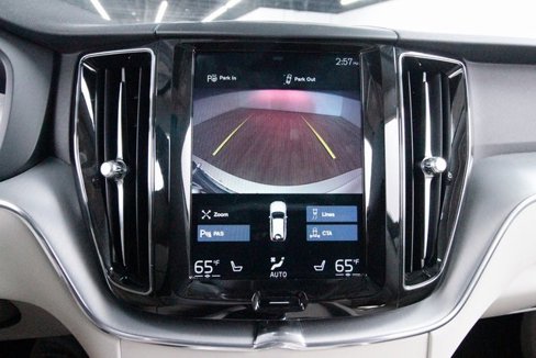 Used 2018 Volvo XC60 T5 Momentum w/ Vision Package image 20
