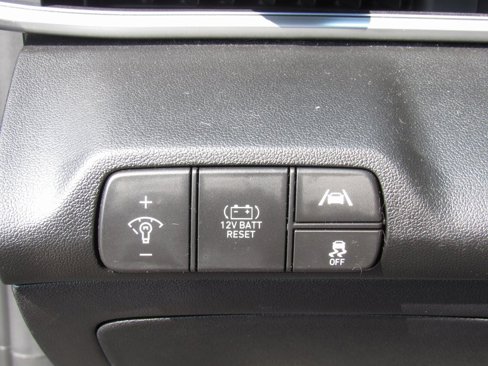 Used 2023 Hyundai Elantra Limited image 33