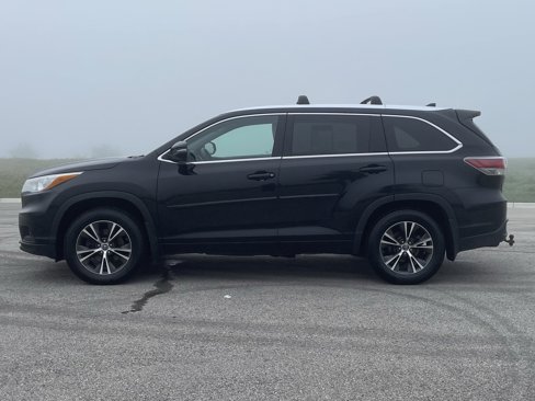 Used 2016 Toyota Highlander XLE image 25