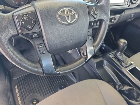 Used 2018 Toyota Tacoma SR image 11