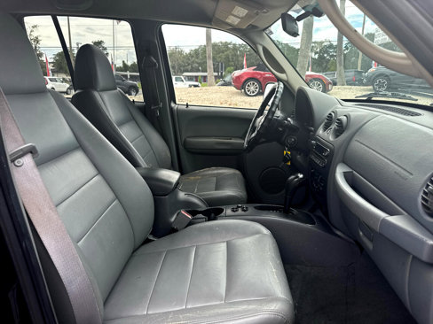 Used 2006 Jeep Liberty Sport image 9