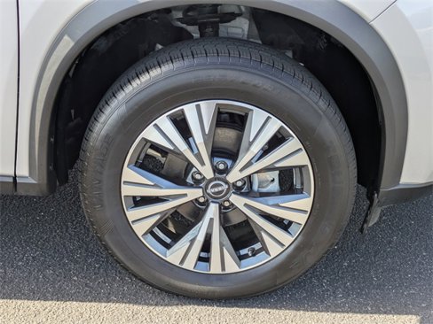 Used 2023 Nissan Rogue SV image 12