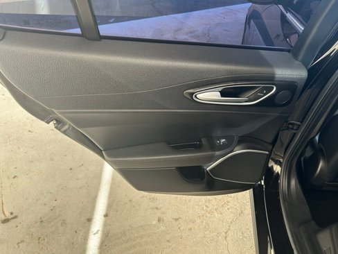Used 2018 Alfa Romeo Giulia image 25