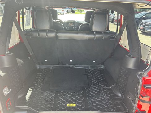 Used 2015 Jeep Wrangler Unlimited Sahara w/ Connectivity Group image 11