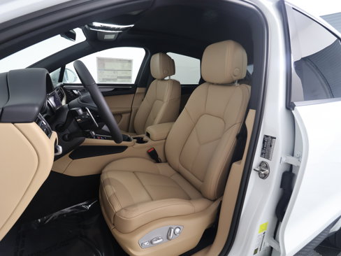 New 2025 Porsche Macan image 5