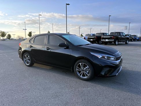 Used 2022 Kia Forte LXS image 2