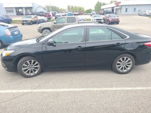 Used 2017 Toyota Camry XLE image 1