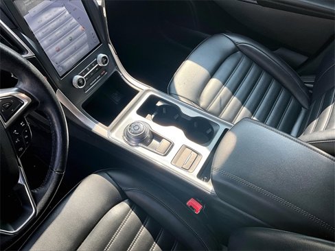Used 2022 Ford Edge SEL image 15