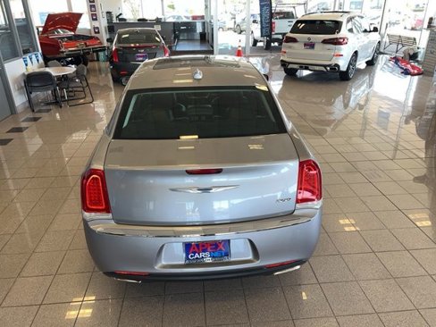 Used 2016 Chrysler 300 Limited image 10