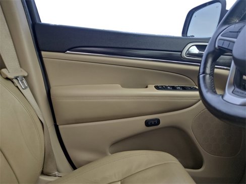 Used 2020 Jeep Grand Cherokee Limited image 16