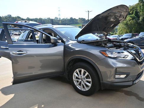 Used 2017 Nissan Rogue SV image 12