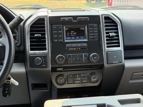 Used 2016 Ford F150 XLT image 11