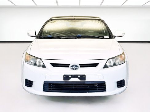 Used 2013 Scion tC image 2