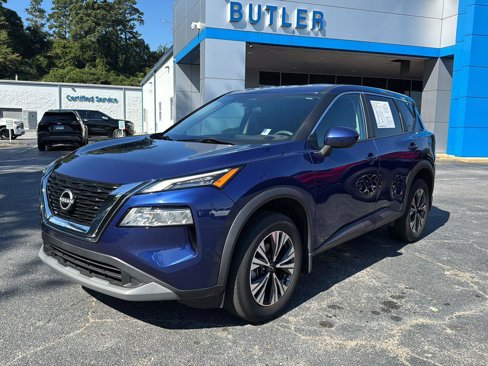Used 2023 Nissan Rogue SV image 2