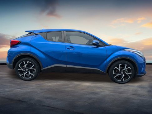 Used 2021 Toyota C-HR XLE image 3